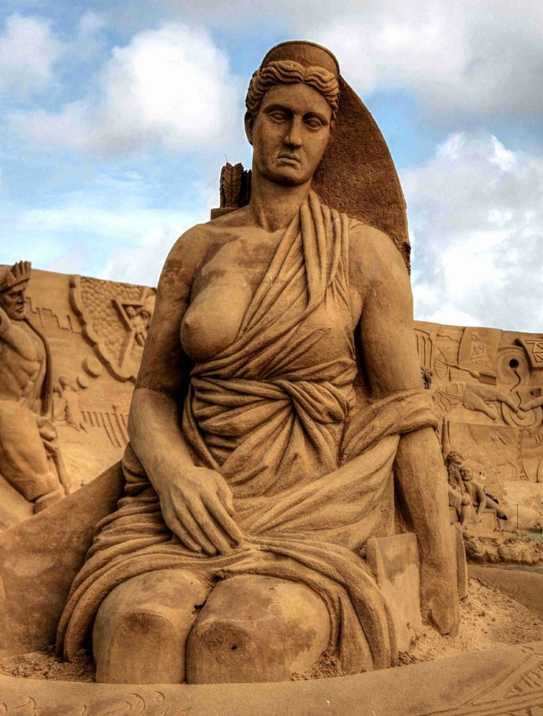who is the twin of artemis
